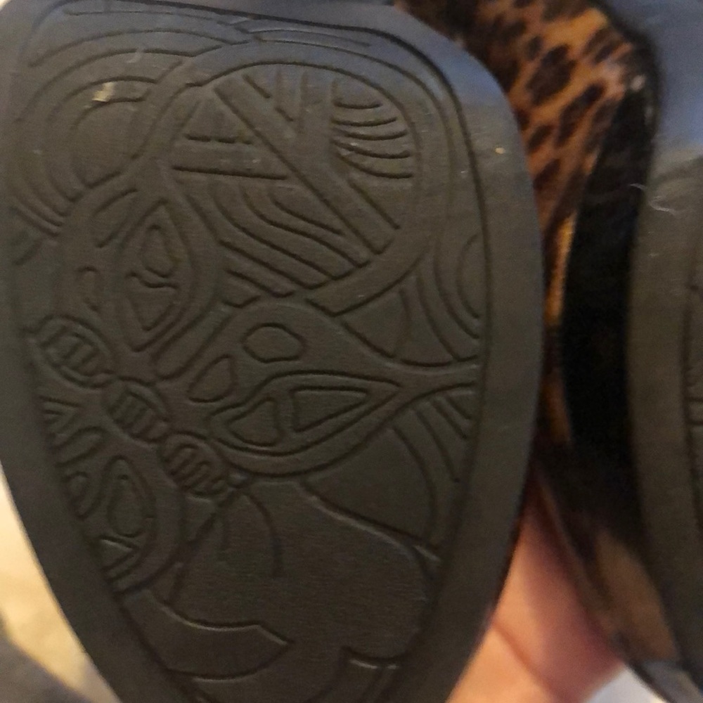 Kenneth Cole Reaction Cheetah print heels . - Picture 8 of 12